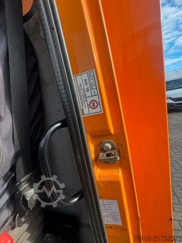 Box truck MERCEDES-BENZ 816 D VARIO Koffer *Ahk*