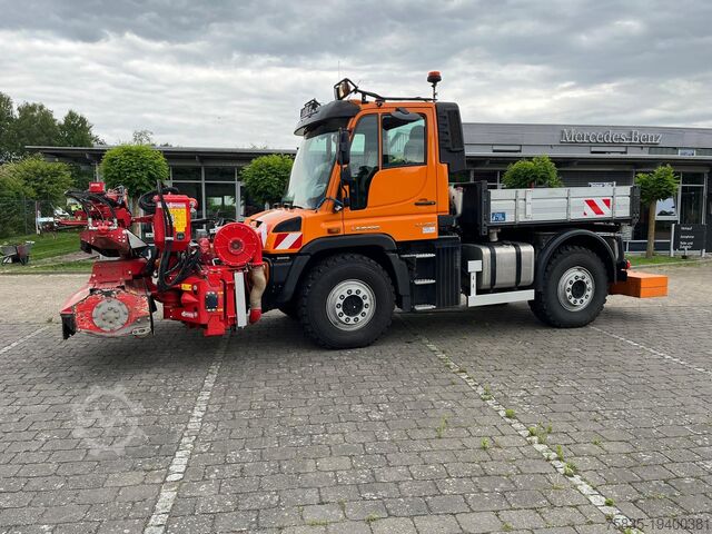 Spezial-LKW Mercedes-Benz Unimog U427 mit Mähgerät