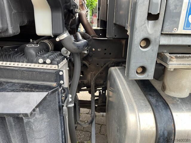 Spezial-LKW Mercedes-Benz Unimog U427 mit Mähgerät