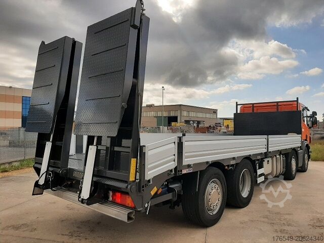 PLATFORM WITH RAMPS SCANIA P 450 8x2