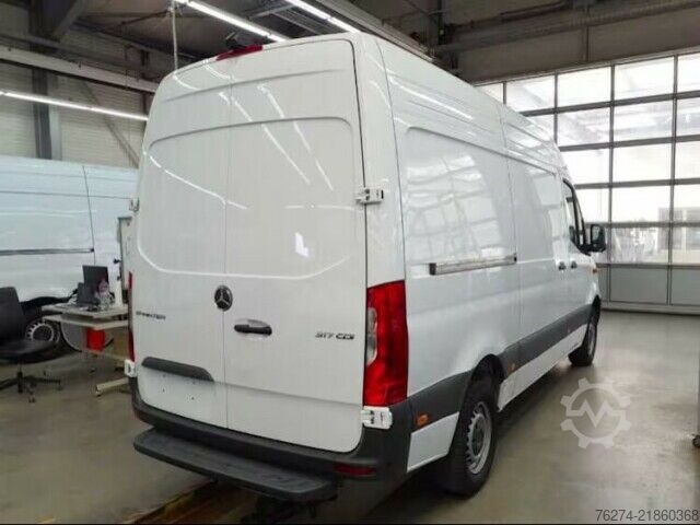 High top van Mercedes-Benz Sprinter 317 CDI Hochdach L2H2 Pro