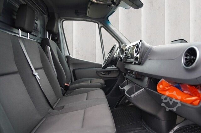 High top van Mercedes-Benz Sprinter 317 CDI Hochdach L2H2 Pro