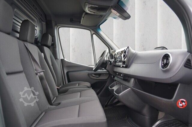 High top van Mercedes-Benz Sprinter 317 CDI Hochdach L2H2 Pro