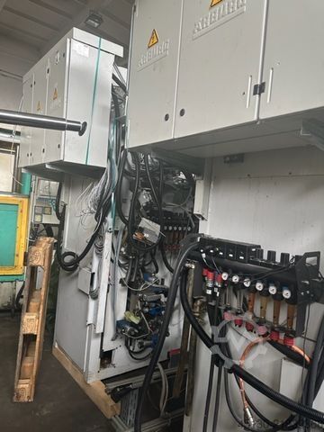 Injection molding machine Arburg 680CB 400-170 / Vertikale Spritzgießmasc