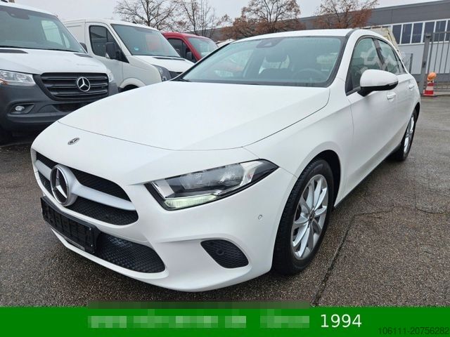 Van MERCEDES-BENZ A 200 Automatik Navigation Komfort-Fahrwerk