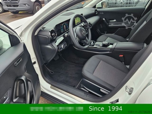 Van MERCEDES-BENZ A 200 Automatik Navigation Komfort-Fahrwerk