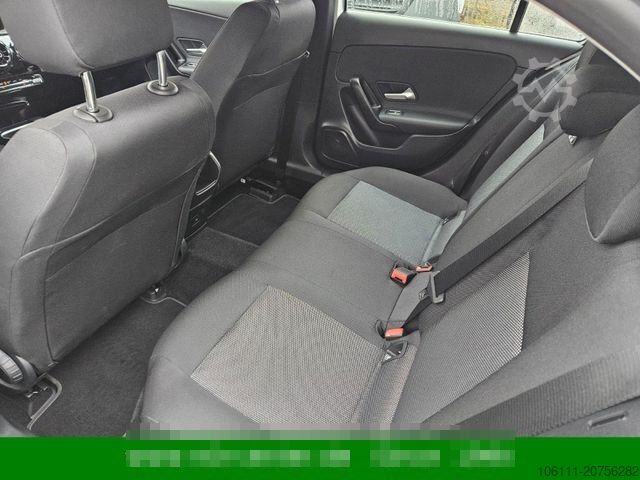 Van MERCEDES-BENZ A 200 Automatik Navigation Komfort-Fahrwerk
