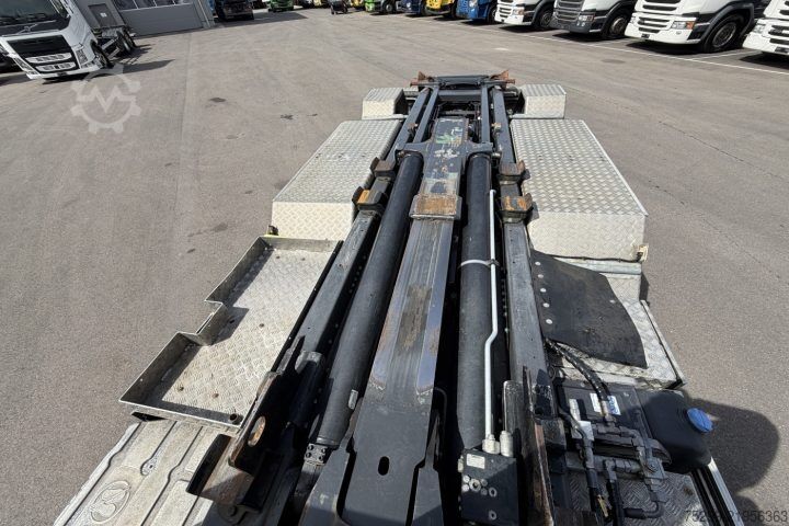 Roll-off tipper truck Volvo FM-500 8x2 Hiab / Swiss-Vehicle