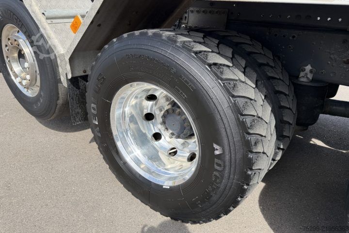 Roll-off tipper truck Volvo FM-500 8x2 Hiab / Swiss-Vehicle