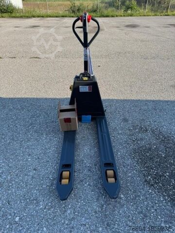 Manual pallet jack LINDE NIEDERHUBWAGEN MT15C
