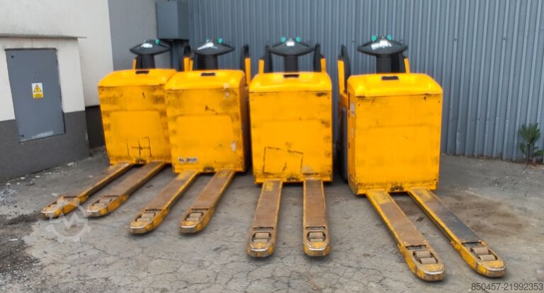 Electric Pallet Trucks Jungheinrich ERE225 1400mm/ 465ah/ x4pc package