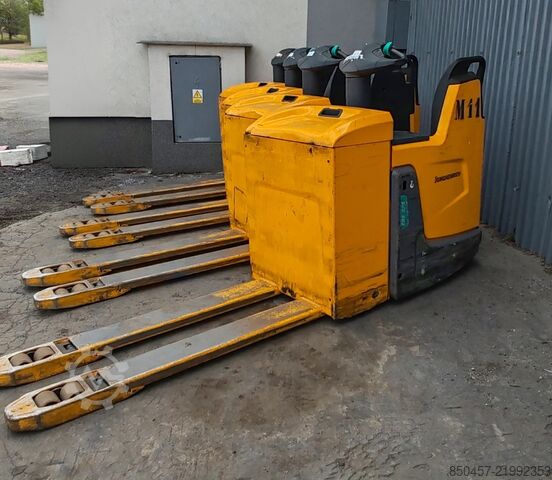 Electric Pallet Trucks Jungheinrich ERE225 1400mm/ 465ah/ x4pc package