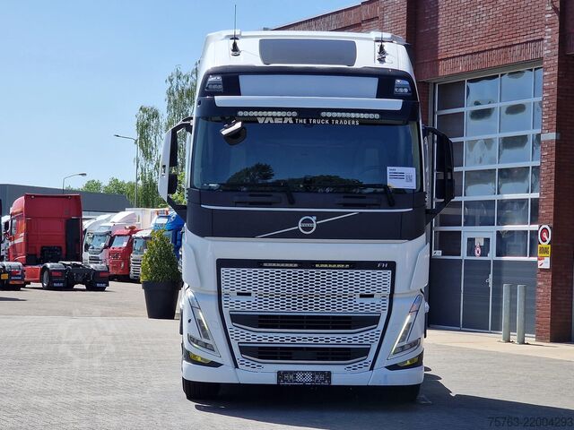 Standard-SZM Volvo FH 13.500 Globetrotter XL 6x2 - Retarder - Full...