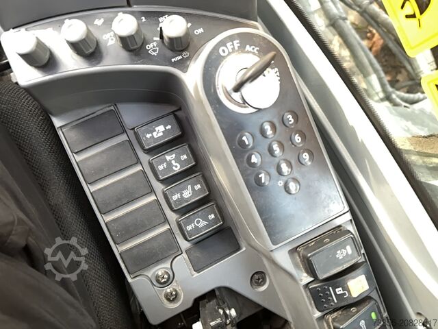 Kettenbagger Hitachi ZX250 LCN-7 with Oilquick OQ-80