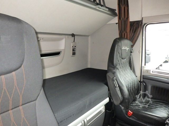 LKW mit Kofferaufbau DAF XF 480 FAN SpaceCab/Koffer/LBW/Ret./AHK/Lenkachs