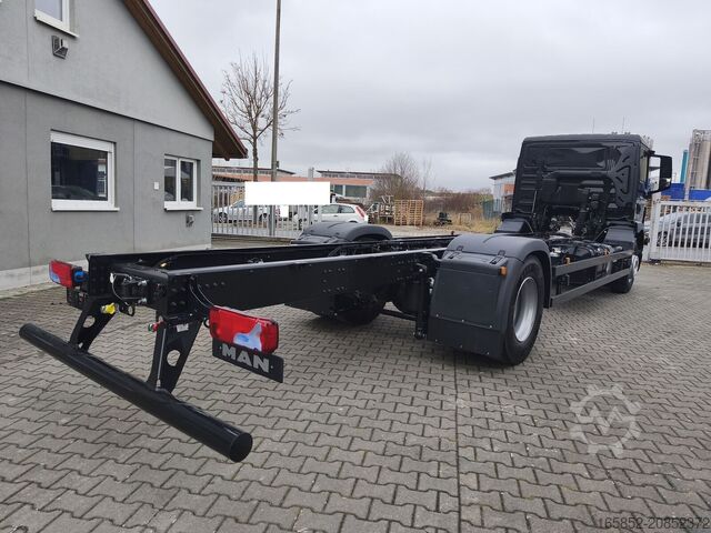 Chassis cab MAN TGM 18.320 4x2BL CH Fahrgestell Euro 6 Rechtsle...