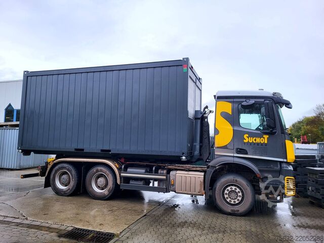 Roll-off container/ Sea container/ Immediately available Hitta 20" Abrollrahmen/ Twistlocks