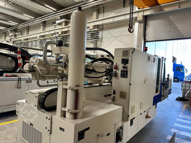 Injection molding machine Krauss Maffei KM 300-2000 CX