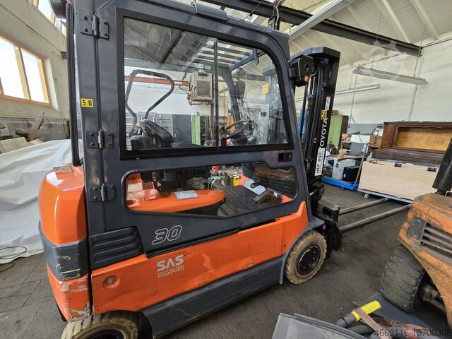 4-Rad-Gabelstapler Toyota M-Plate 7FBMF30