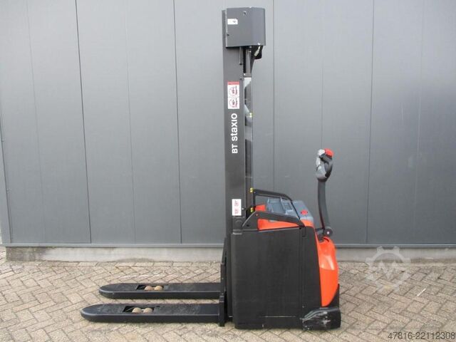 High lifting pallet truck TOYOTA SWE160