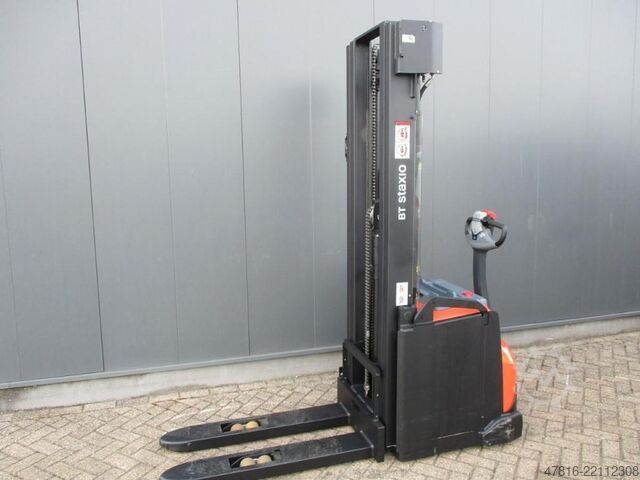 High lifting pallet truck TOYOTA SWE160