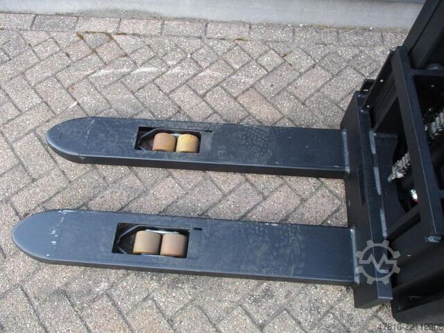 High lifting pallet truck TOYOTA SWE160