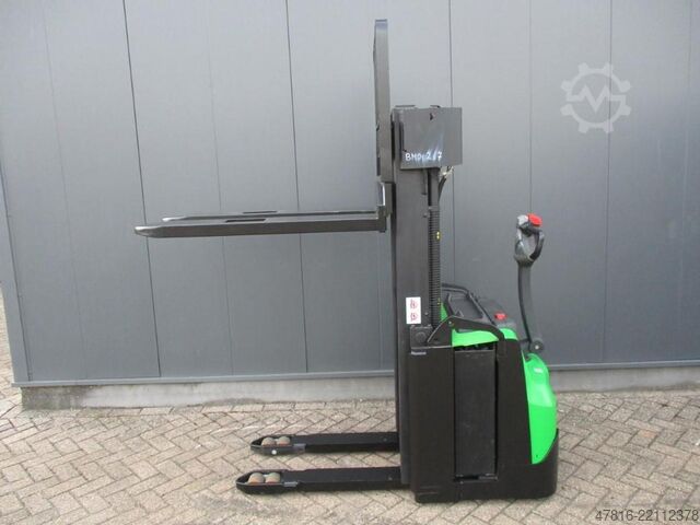 High lifting pallet truck CESAB S215