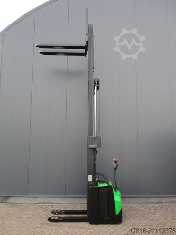 High lifting pallet truck CESAB S215