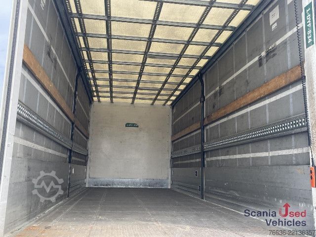 Flatbed truck with tarp Scania P 320 DB4x2MNB RETARDER FULL AIR 2T TAIL LIFT ACC