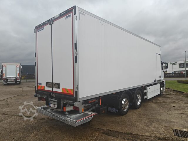 Refrigerated truck Ford Truck F-Line E 6x2 - Garantie 2+0 jaar