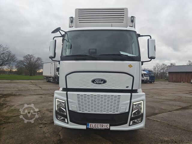 Refrigerated truck Ford Truck F-Line E 6x2 - Garantie 2+0 jaar