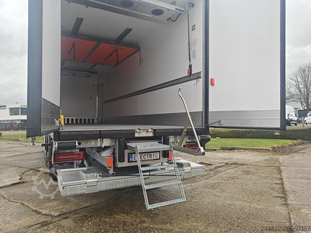 Refrigerated truck Ford Truck F-Line E 6x2 - Garantie 2+0 jaar