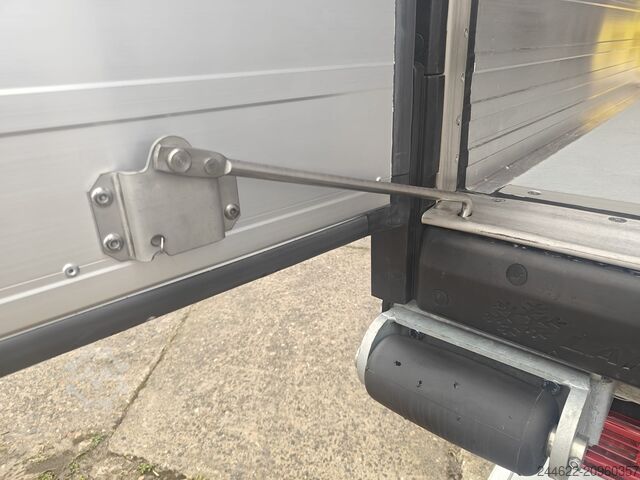 Refrigerated truck Ford Truck F-Line E 6x2 - Garantie 2+0 jaar