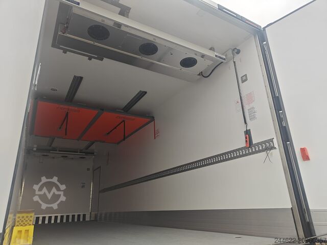 Refrigerated truck Ford Truck F-Line E 6x2 - Garantie 2+0 jaar