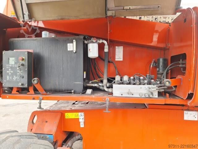 Telescopic boom lift Genie S-125