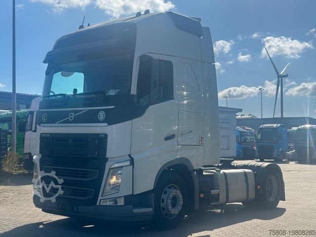 Standard tractor unit VOLVO FH 500 Globetrotter XL 2 Tanks Lane Guard