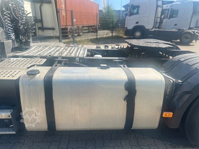 Standard tractor unit VOLVO FH 500 Globetrotter XL 2 Tanks Lane Guard