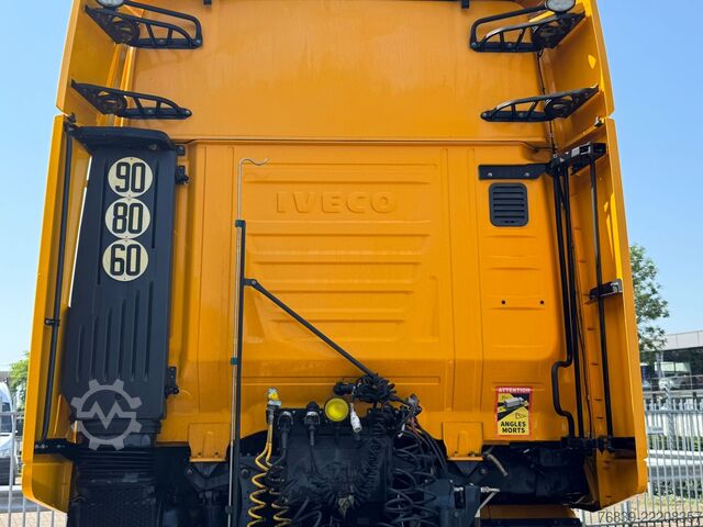 Standard-SZM Iveco Stralis AS440S46 2x LNG tank 598 Liter Retarder