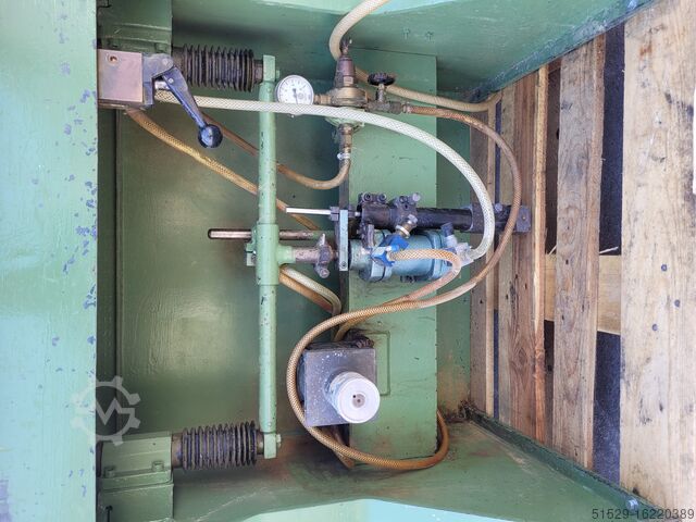 Multi-spindle drilling machine