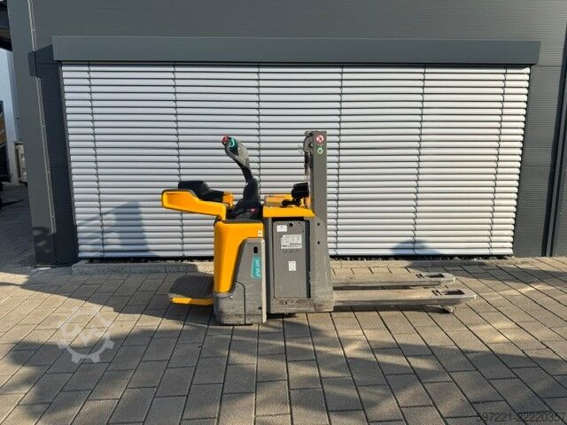 Pallet Stackers Jungheinrich ERD 220