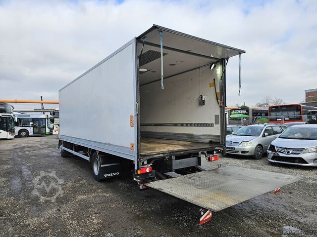 Box truck Volvo FL240 4x2 Ladeborwand