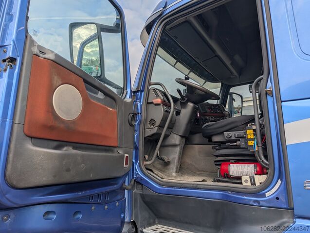 Roll-off tipper truck Volvo FH16 6X4 610HP HYVA Blatt/Luft Manuell