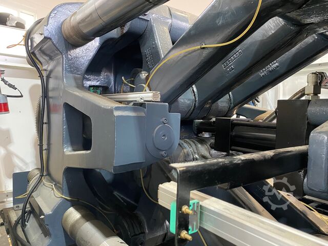 Spritzgießmaschine + Automation Ferromatik Milacron Magna T MTs 275-1540 + Handling