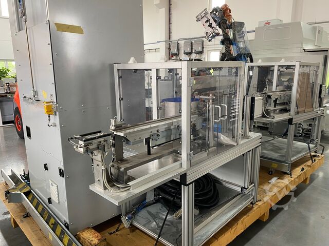 Spritzgießmaschine + Automation Ferromatik Milacron Magna T MTs 275-1540 + Handling