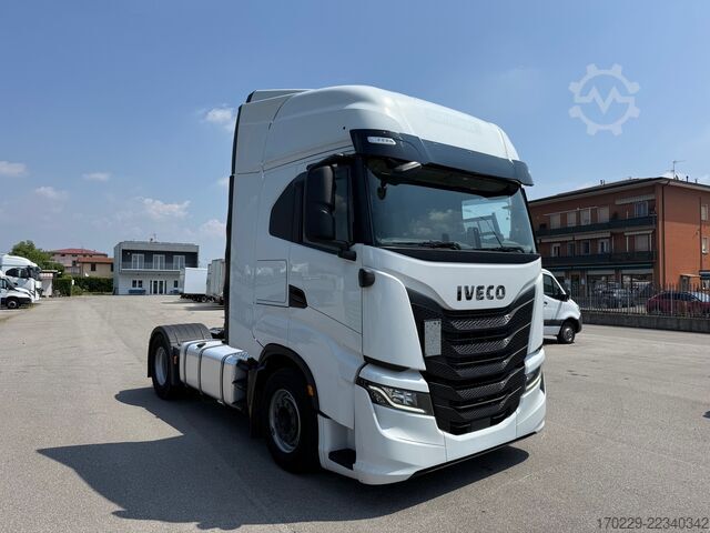 Standard tractor unit Iveco s-way 490