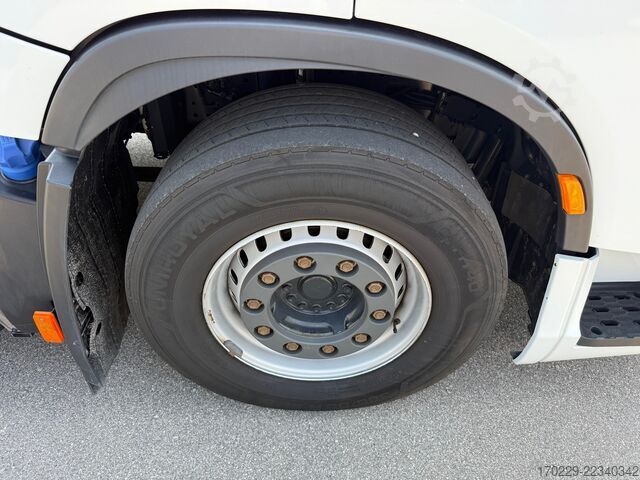 Standard tractor unit Iveco s-way 490