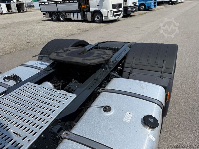 Standard tractor unit Iveco s-way 490