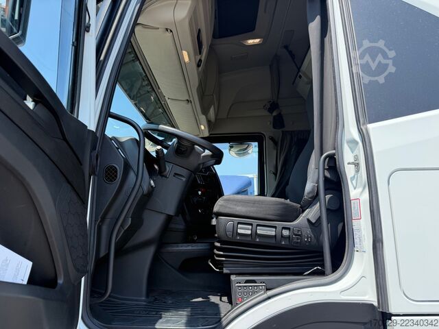 Standard tractor unit Iveco s-way 490