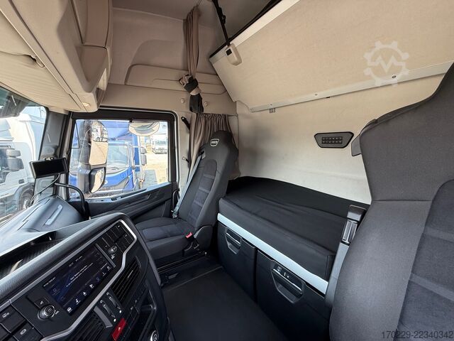Standard tractor unit Iveco s-way 490