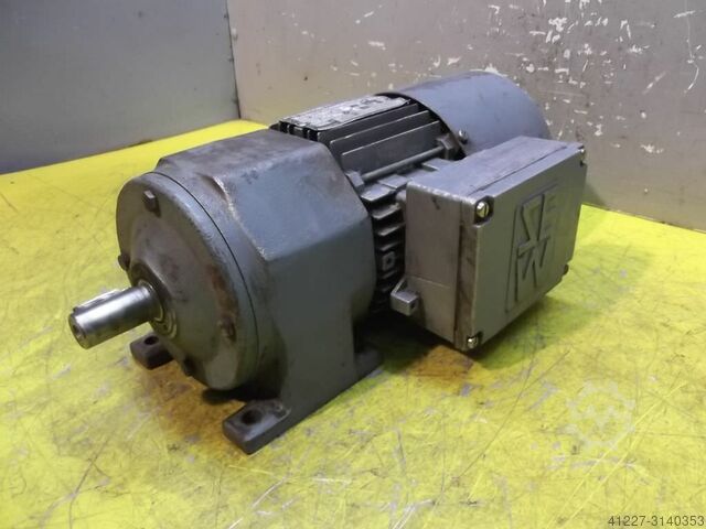 Gear motor 0.37 kW 128 rpm SEW-EURODRIVE R32DT71D4BN05